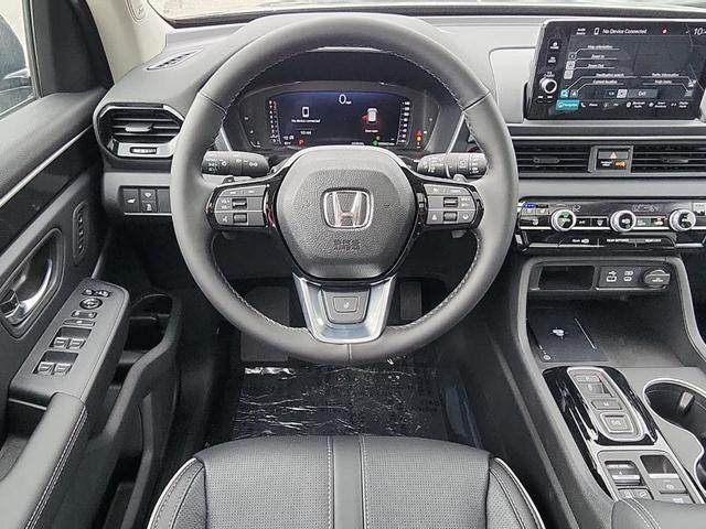 Photo of 2025 Crystal Black Pearl Honda Pilot