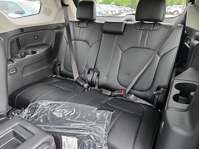 Photo of 2025 Crystal Black Pearl Honda Pilot