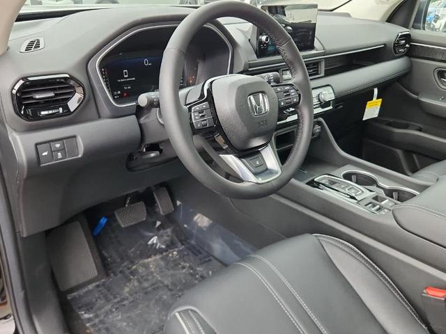 Photo of 2025 Crystal Black Pearl Honda Pilot
