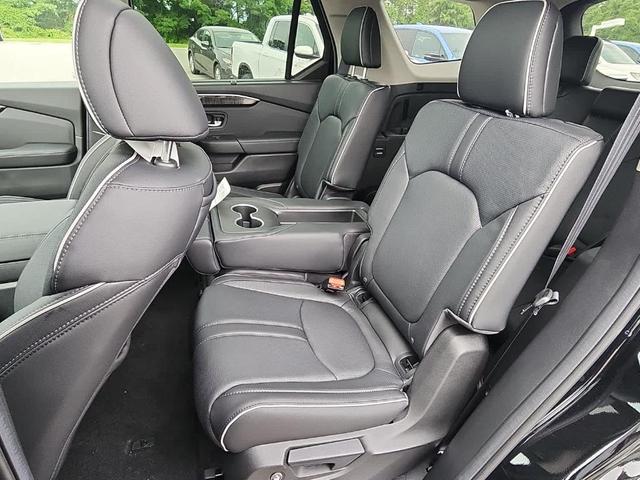 Photo of 2025 Crystal Black Pearl Honda Pilot