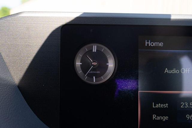 Photo of 2021 Atomic Silver Lexus ES 350