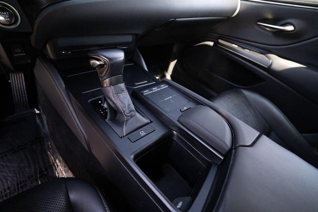 Photo of 2021 Atomic Silver Lexus ES 350