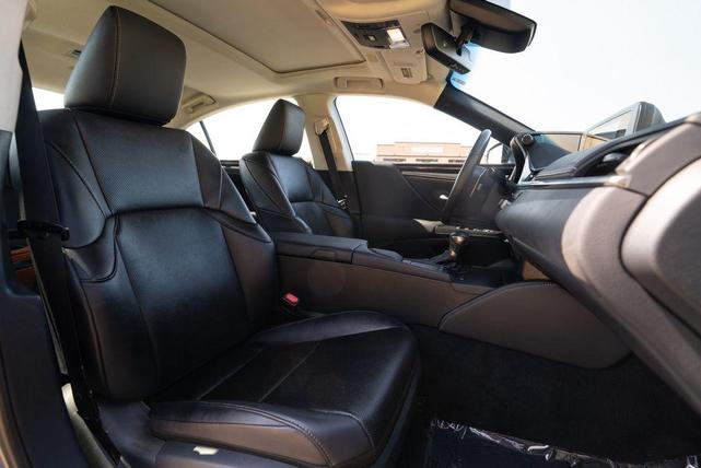 Photo of 2021 Atomic Silver Lexus ES 350