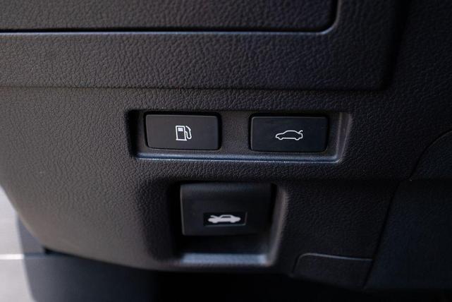 Photo of 2021 Atomic Silver Lexus ES 350