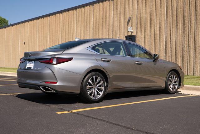 Photo of 2021 Atomic Silver Lexus ES 350