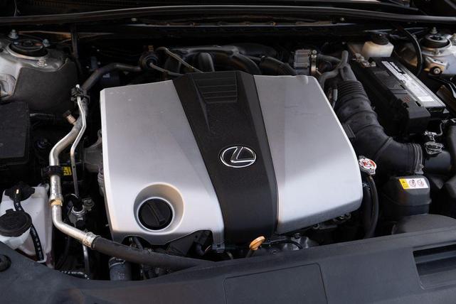 Photo of 2021 Atomic Silver Lexus ES 350
