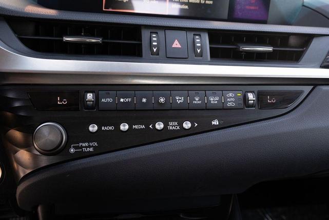 Photo of 2021 Atomic Silver Lexus ES 350