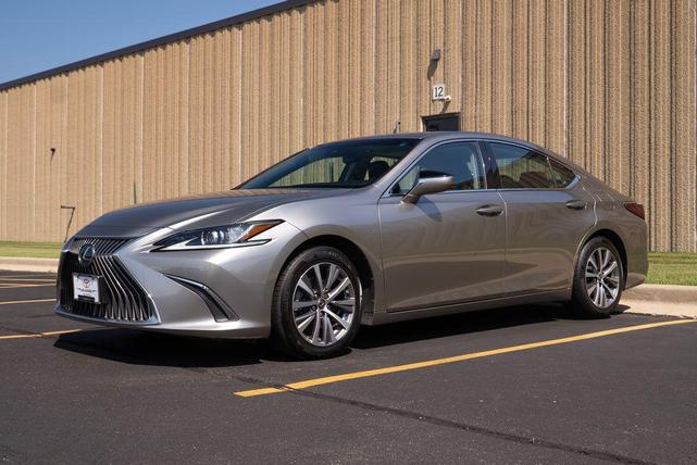 Photo of 2021 Atomic Silver Lexus ES 350