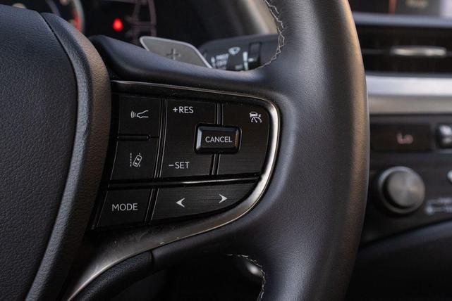 Photo of 2021 Atomic Silver Lexus ES 350