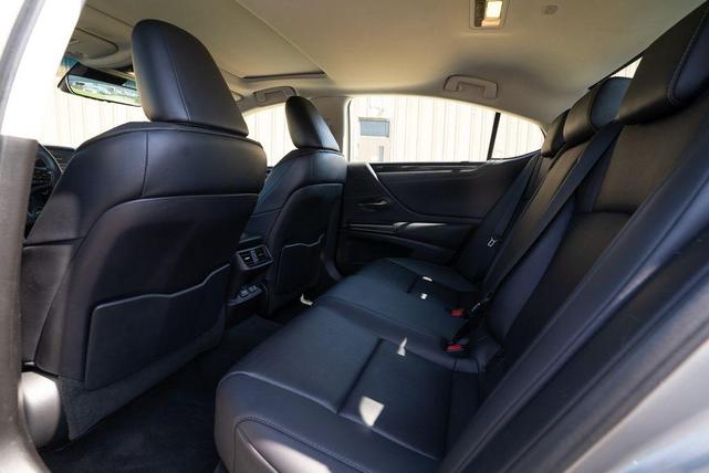 Photo of 2021 Atomic Silver Lexus ES 350