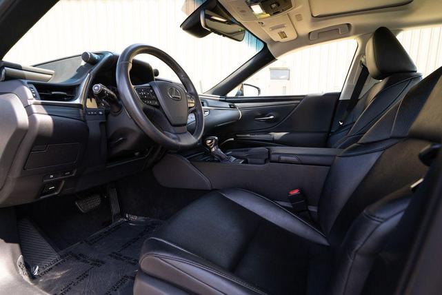 Photo of 2021 Atomic Silver Lexus ES 350