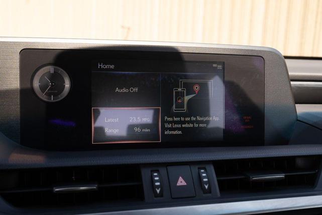 Photo of 2021 Atomic Silver Lexus ES 350