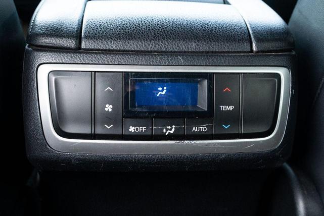 Photo of 2016 Midnight Black Metallic Toyota Highlander