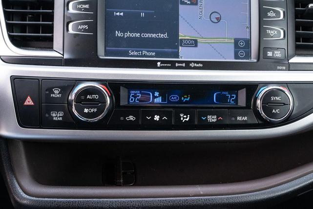 Photo of 2016 Midnight Black Metallic Toyota Highlander