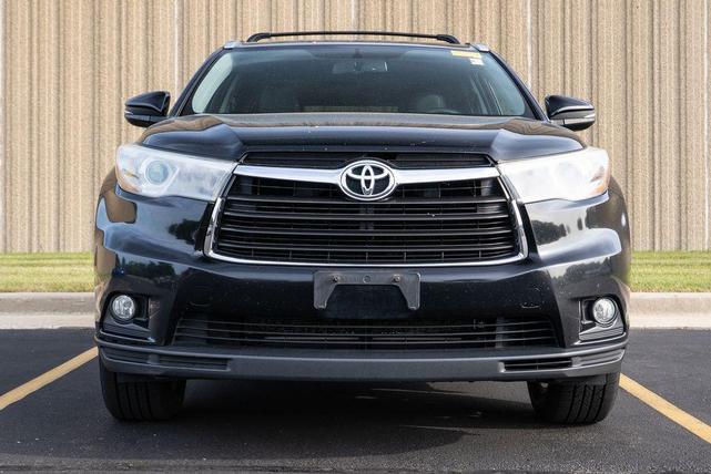 Photo of 2016 Midnight Black Metallic Toyota Highlander