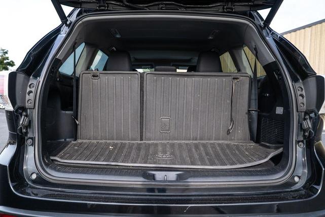 Photo of 2016 Midnight Black Metallic Toyota Highlander