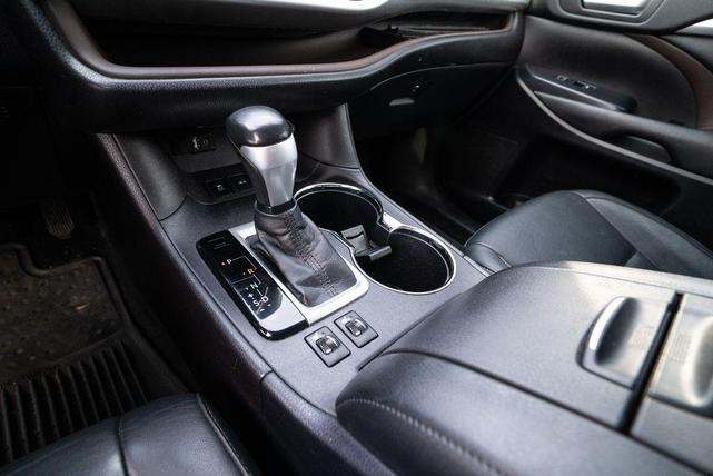 Photo of 2016 Midnight Black Metallic Toyota Highlander