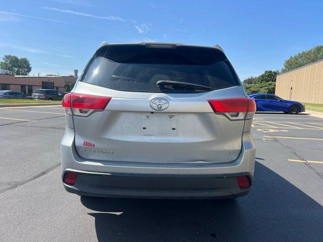 Photo of 2018 Celestial Silver Metallic Toyota Highlander