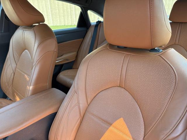 Photo of 2020 Midnight Black Metallic Toyota Avalon Hybrid