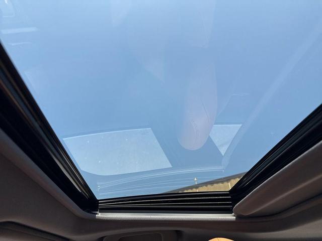 Photo of 2020 Midnight Black Metallic Toyota Avalon Hybrid