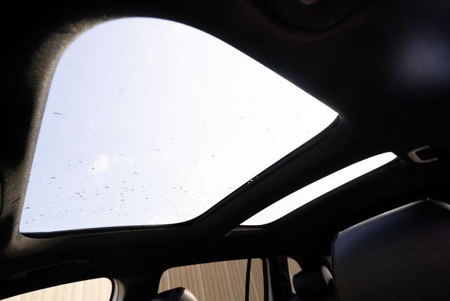 Photo of 2023 Polar White Mercedes-Benz GLB 250