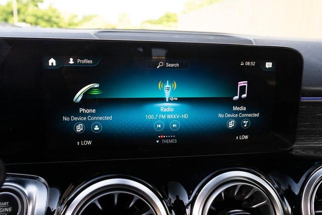 Photo of 2023 Polar White Mercedes-Benz GLB 250