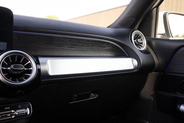 Photo of 2023 Polar White Mercedes-Benz GLB 250