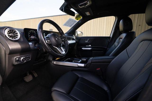 Photo of 2023 Polar White Mercedes-Benz GLB 250