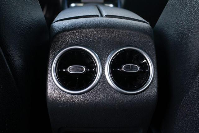 Photo of 2023 Polar White Mercedes-Benz GLB 250