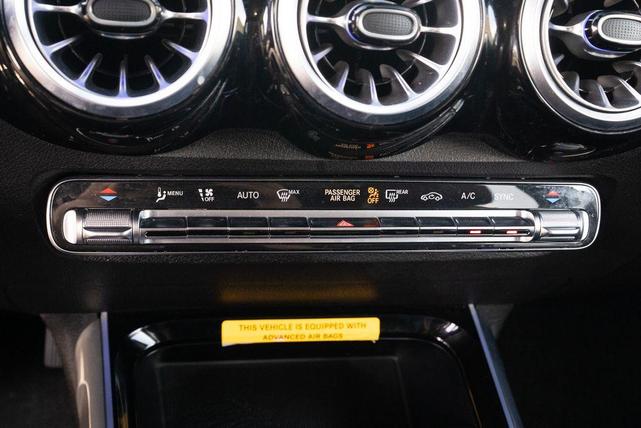 Photo of 2023 Polar White Mercedes-Benz GLB 250