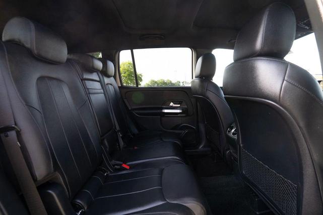 Photo of 2023 Polar White Mercedes-Benz GLB 250
