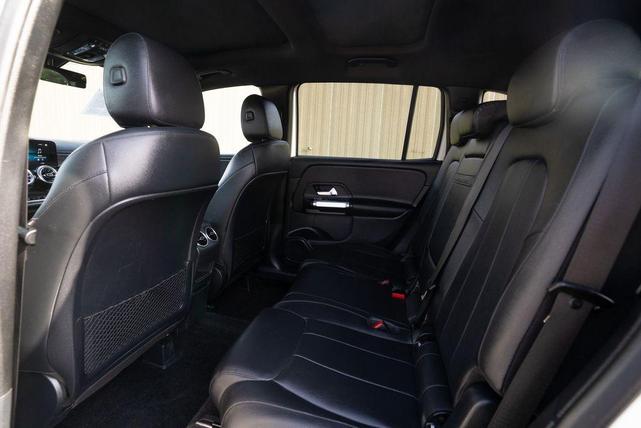 Photo of 2023 Polar White Mercedes-Benz GLB 250