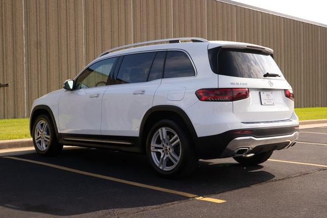 Photo of 2023 Polar White Mercedes-Benz GLB 250