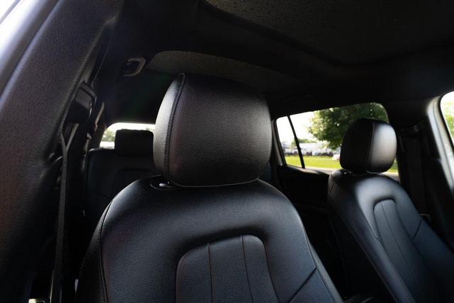 Photo of 2023 Polar White Mercedes-Benz GLB 250