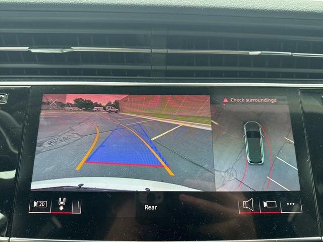 Photo of 2023 Glacier White Metallic Audi Q7