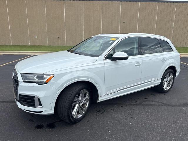 Photo of 2023 Glacier White Metallic Audi Q7