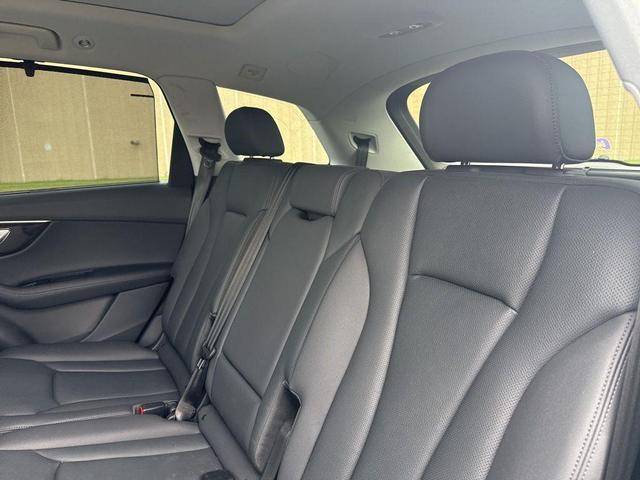 Photo of 2023 Glacier White Metallic Audi Q7