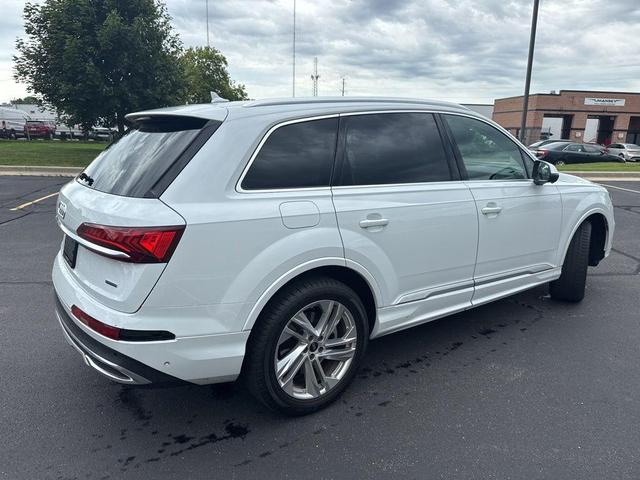 Photo of 2023 Glacier White Metallic Audi Q7