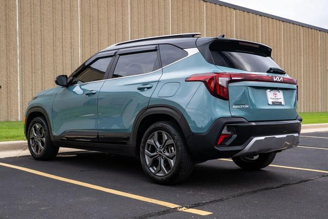 Photo of 2024 Blue / Black Kia Seltos