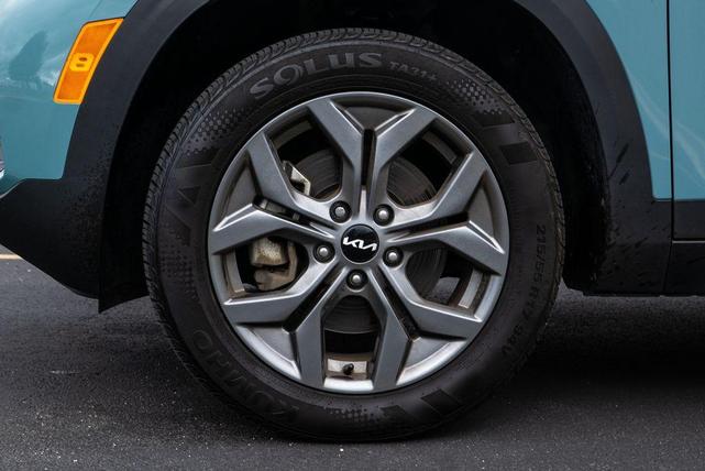 Photo of 2024 Blue / Black Kia Seltos
