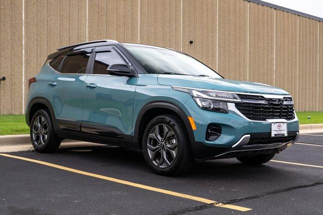 Photo of 2024 Blue / Black Kia Seltos