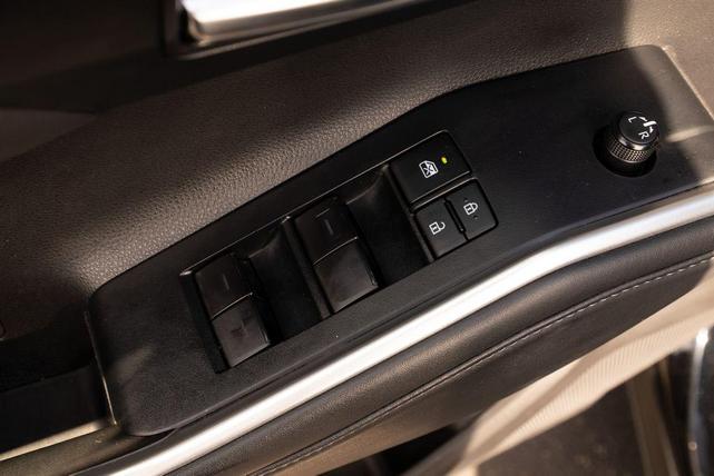 Photo of 2022 Midnight Black Metallic Toyota Highlander