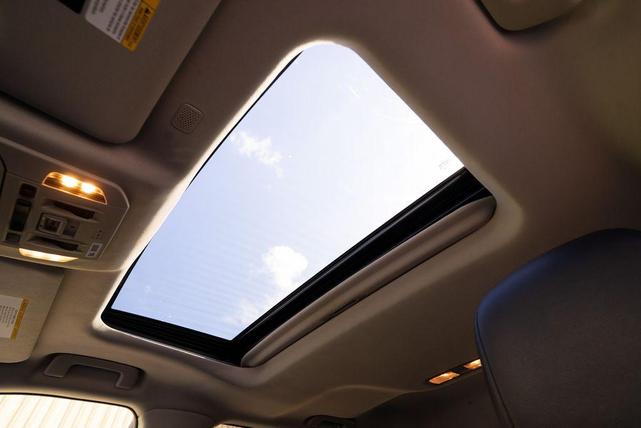 Photo of 2022 Midnight Black Metallic Toyota Highlander