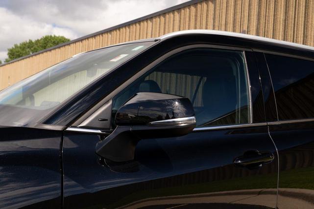 Photo of 2022 Midnight Black Metallic Toyota Highlander