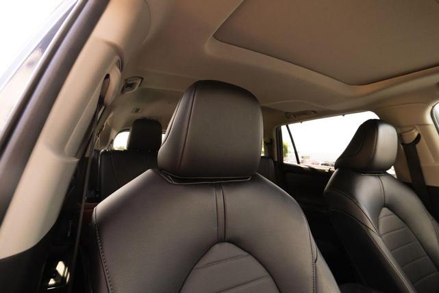 Photo of 2022 Midnight Black Metallic Toyota Highlander