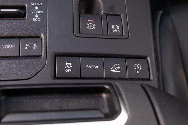 Photo of 2022 Midnight Black Metallic Toyota Highlander