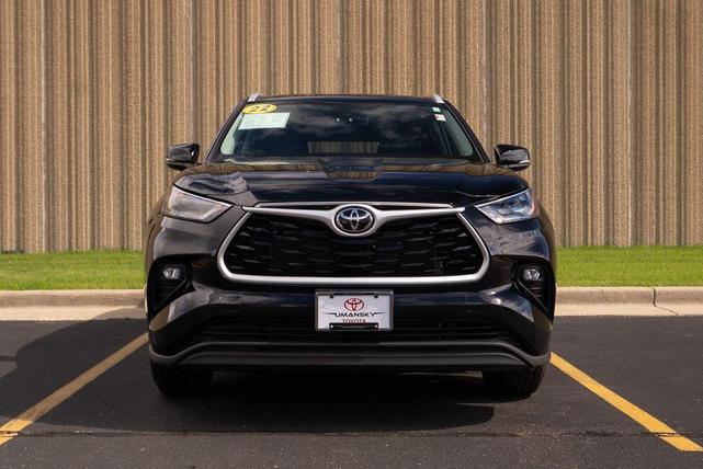 Photo of 2022 Midnight Black Metallic Toyota Highlander
