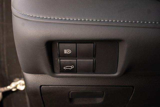Photo of 2022 Midnight Black Metallic Toyota Highlander