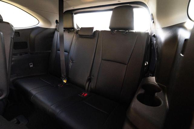 Photo of 2022 Midnight Black Metallic Toyota Highlander