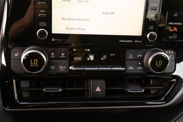 Photo of 2022 Midnight Black Metallic Toyota Highlander